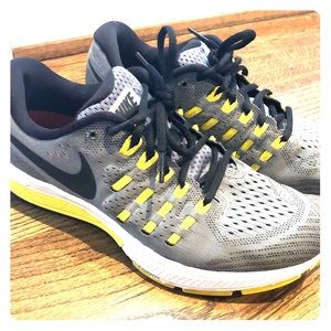Nike Women’s Vomero zoom series 11 size 8.5